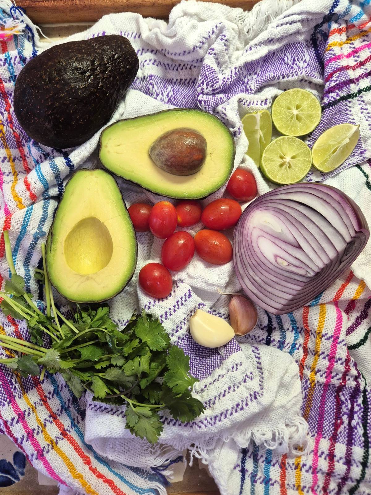 How to Make the BEST Homemade Guacamole